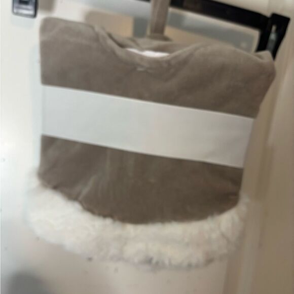 Ugg Bliss Mini Tree Skirt in putty/ beige tan NWT - Picture 4 of 4